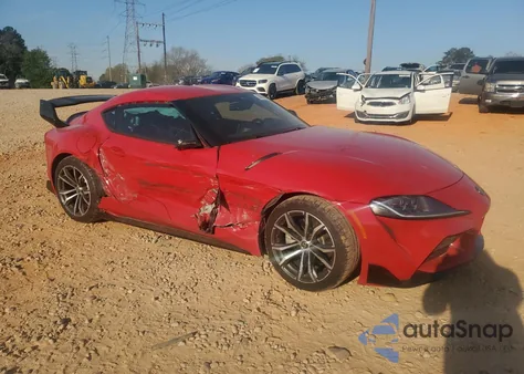 2021 Toyota Supra z USA, uszkodzony, nr VIN WZ1DB2C04MW045269